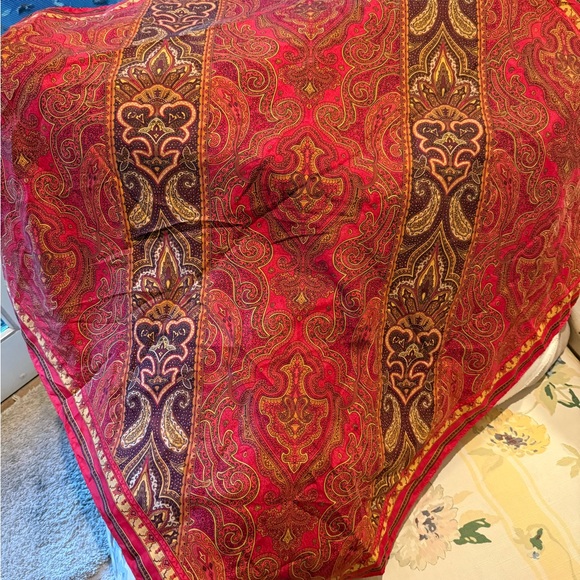 Ellen Tracy Silk Red/Burnt Orange and Gold Paisley Scarf Like New - Picture 6 of 10